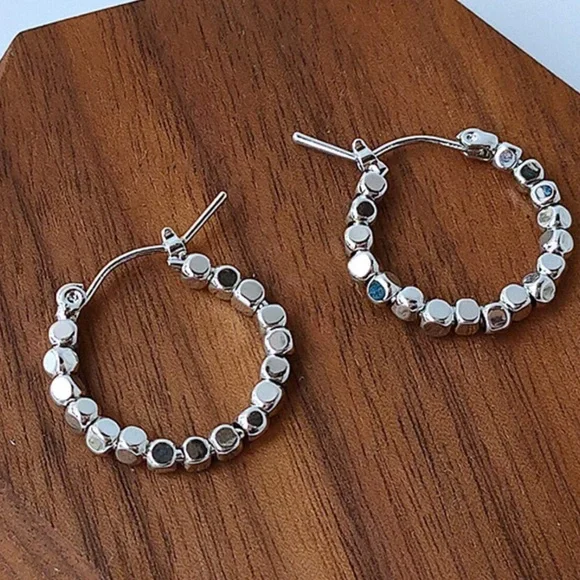 Luxe Small Minimalist Hoop Earrings - Picture 4 of 5